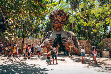 Tourists taking pictures in front of Ven a La luz sculpture at resort Ahauのeditorial素材