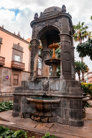 Fountain and old building at Plaza del Espiritu Santo in Veguetaの写真素材