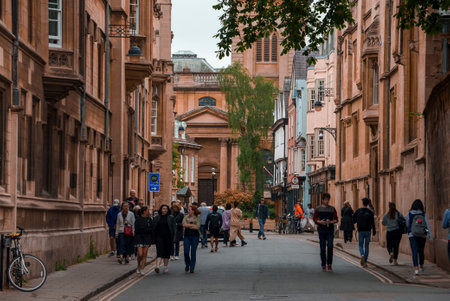 Busy street scene and city buildings, Oxford, England, UKの写真素材