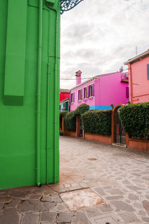 Charming Green Door and Pink Wall in Quaint Alleyway - Urban Architecture Photographyの写真素材