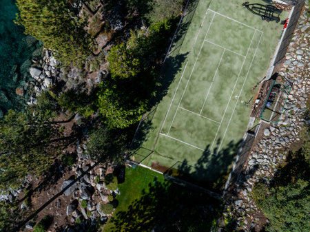 A birds eye view of a tennis court surrounded byforest.の写真素材