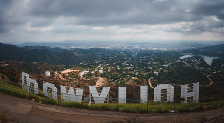 Panoramic View of Iconic Hollywood Sign on Mount Lee, Hollywood Hills, Los Angelesの写真素材