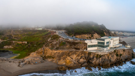 Cliff House Overlooking Pacific Ocean on San Francisco Coastlineの写真素材