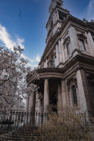 Historic Building with Classical Architecture in Londonの写真素材