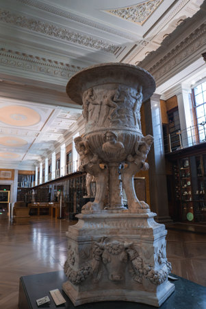 Intricately Carved Marble Urn in a Grand Museum Interior in Londonの写真素材