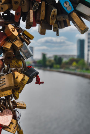 Love Locks on Structure with Skyline in Backgroundの写真素材