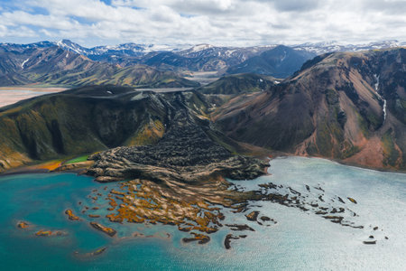 Aerial View of Icelands Volcanic Terrain and Turquoise Lakeの写真素材