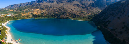 Aerial View of Lake Kournas with Turquoise Waters and Sandy Shorelineの写真素材