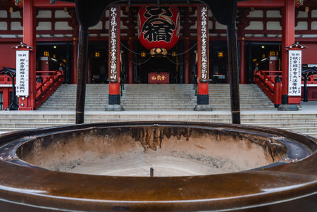 Incense burner and giant red lantern at Senso ji Temple, Asakusaの写真素材