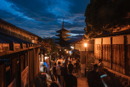 Twilight alley in Kyoto leading to Yasaka Pagoda in Higashiyamaの写真素材