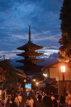 Twilight crowds in Kyoto Higashiyama with Yasaka Pagoda viewの写真素材