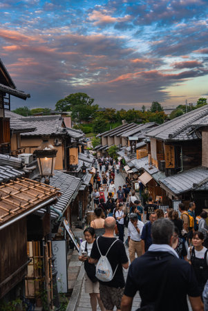 Evening crowd on Ninenzaka or Sannenzaka near Kiyomizu dera, Kyotoの写真素材