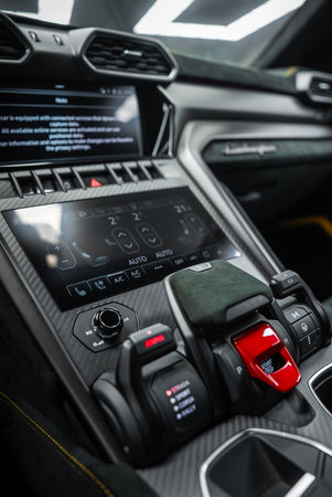 Lamborghini Urus Performante center console with carbon fiber and ANIMA