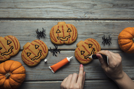 Halloween pumpkin gingerbread cookiesの写真素材