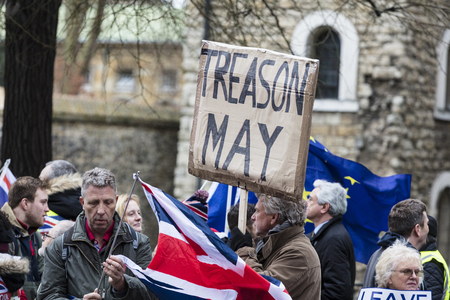 LONDON, UK - JANUARY 15, 2019: Brexit suporters, brexiteers, in central London holding banners campaigning to leave the European Union.のeditorial素材