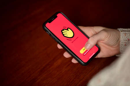 LONDON, UK - March 30th 2020: Popular houseparty app icon on a mobile deviceのeditorial素材