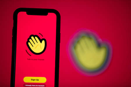 LONDON, UK - March 30th 2020: Popular houseparty app icon on a mobile deviceのeditorial素材