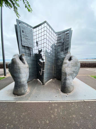 MINEHEAD, UK - August 2021: Sculpture at the start of the South West coast pathのeditorial素材