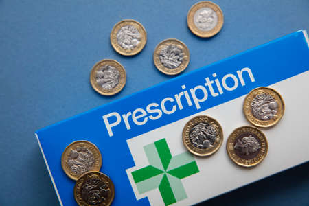 OXFORD, UK - May 2022: NHS medical prescription packaging with money. Healthcare cost conceptのeditorial素材