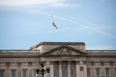 LONDON, UK - September 2022: Union Jack at half mast on Buckingham Palace after the death of Queen Elizabeth IIのeditorial素材