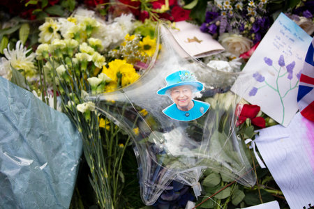 LONDON, UK - September 2022: Thousands of flowers, cards and messages are laid in Green park in tribute to Queen Elizabeth II after her deathのeditorial素材