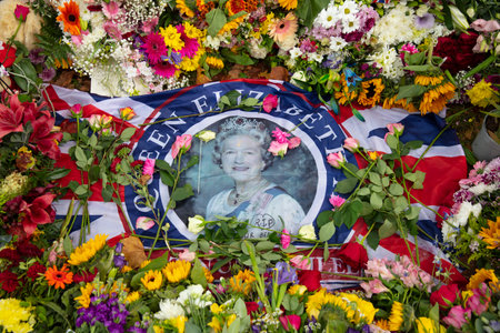 LONDON, UK - September 2022: Thousands of flowers, cards and messages are laid in Green park in tribute to Queen Elizabeth II after her deathのeditorial素材