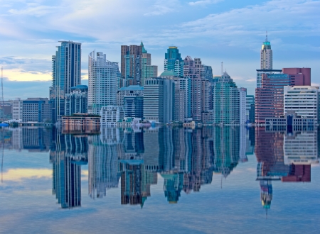 uilding on Mega Floods Reflectionの写真素材