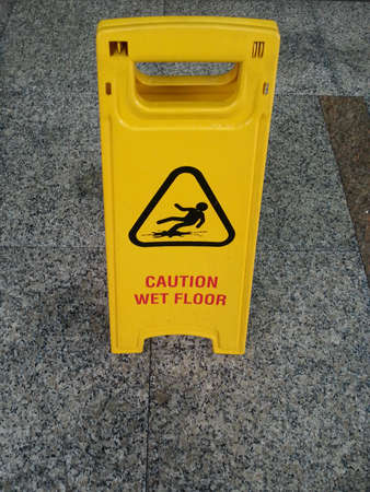caution wet floor sign の素材