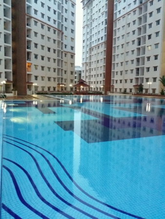 Swimming pool and apartment blocksの素材