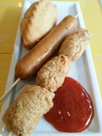 Curry puff hotdog sousages and mushroom meatball afternoon snackの素材