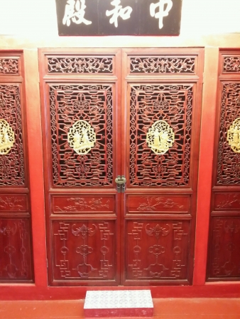 Wood carving ancient asian doorの素材