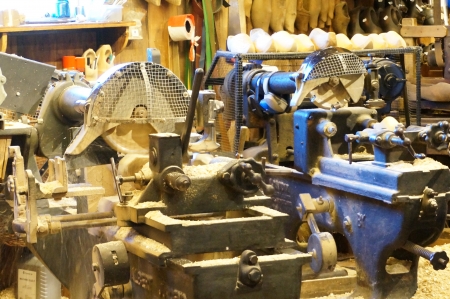 Zaanse Schans; Amsterdam - Wooden Shoe Factory   Knuffels のeditorial素材
