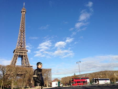 La Tour Eiffel; The Eiffel Tower - Tourist viewing Tallest Structure in Parisのeditorial素材