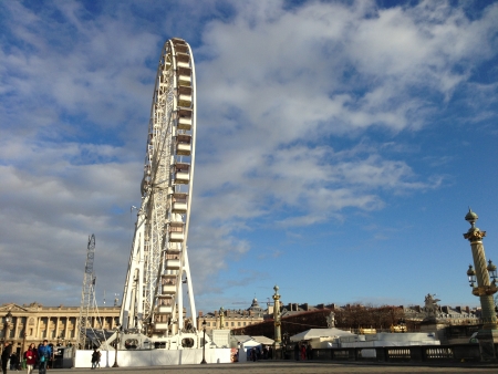 Side view of Grande Roue de Paris - Ferris Wheel ; Place de la Concordeのeditorial素材