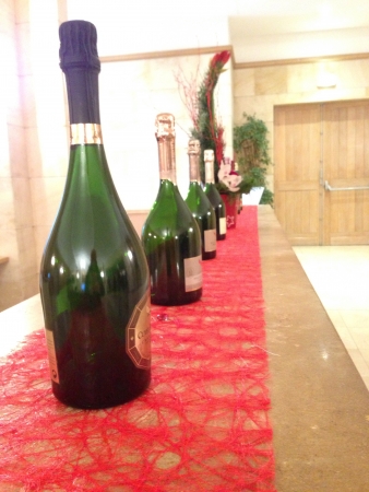 Rows of champagne bottles displayed at G.H Mum Europeの素材