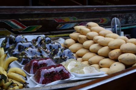 Tropical Fruits selling on boat at Damnoen Saduak Floating Market near Bangkok in Thailandの写真素材