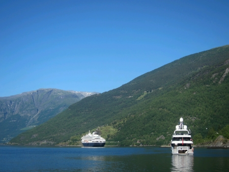 Two ships moving on sea with moutain background の素材