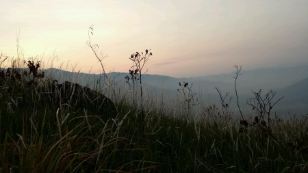 Beautiful sunrise on moutainの素材