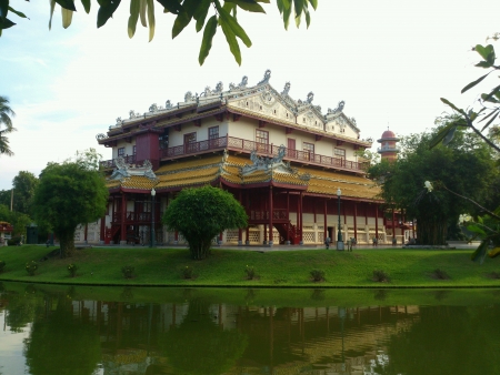 Ancient chinese style building with lakeの素材