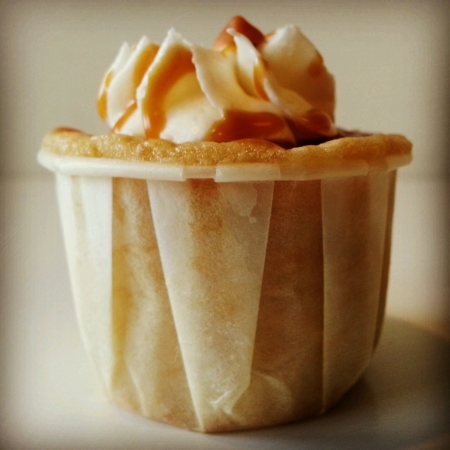 Sweet cream caramel cupcakeの素材