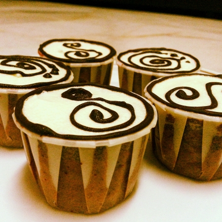 Sweet red velvet cupcakesの素材