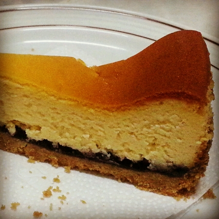 A slice of  blueberry cheese cakeの素材