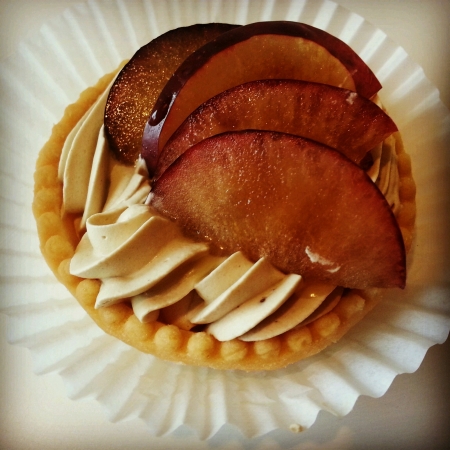 Sweet plum tart with cream cheeseの素材