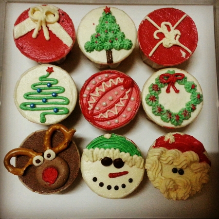 Cute cupcakes for Christmasの素材