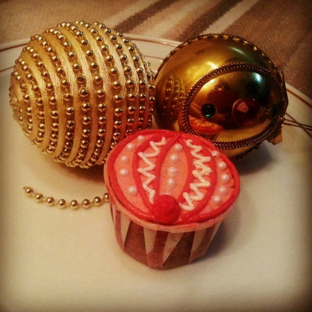 Golden ornaments with sweet cupcakeの素材