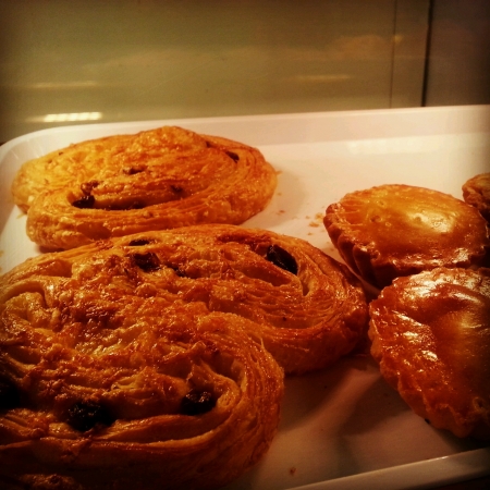 Freshly baked raisins puffsの素材