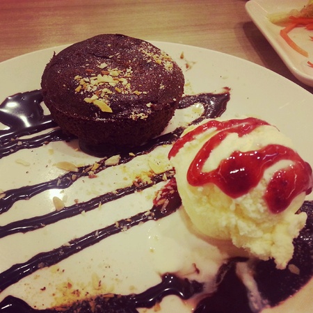 Desserts- chocolate  lava cake  and  vanilla  ice creamの素材