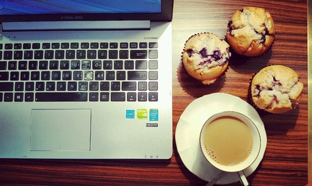 Breakfast while workingの素材