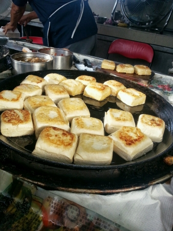 Close up of frying beancurdsの素材