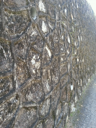 The retaining wallの素材